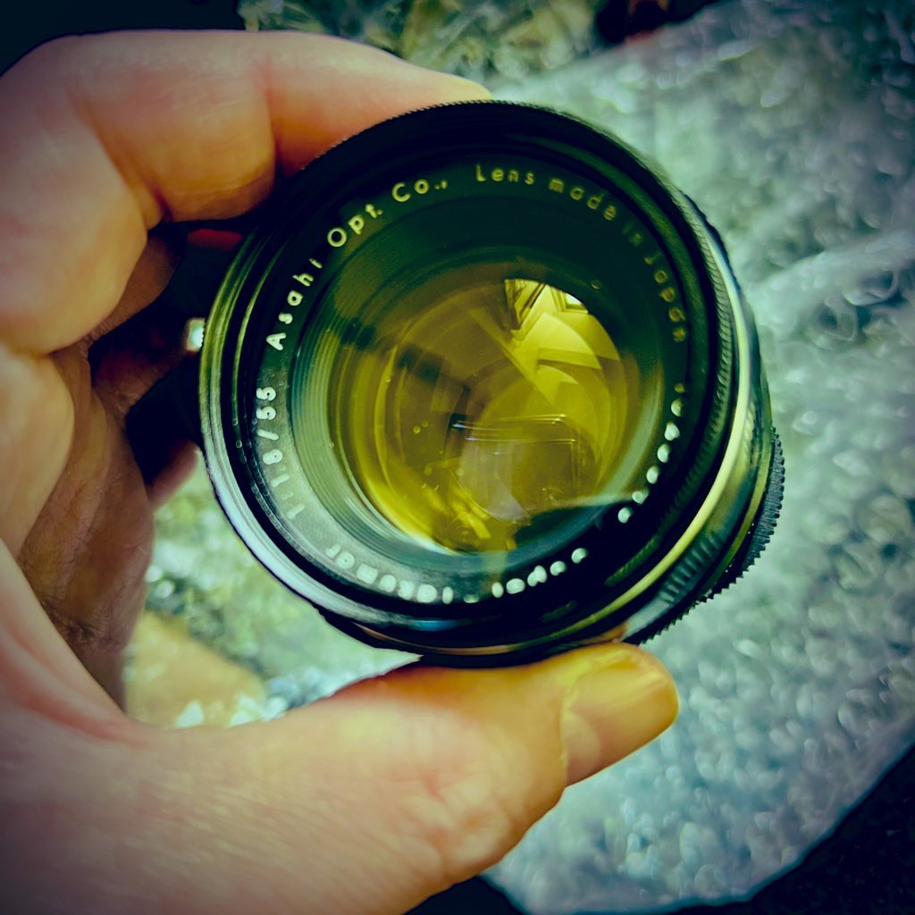 1962年に発売されたオールドレンズ、 「Super-Takumar 55mm F1.8」の