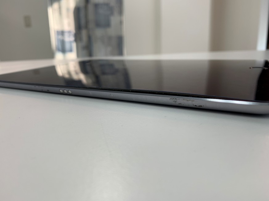 iPad Pro 9.7インチの内蔵バッテリーの劣化が進んで膨張している