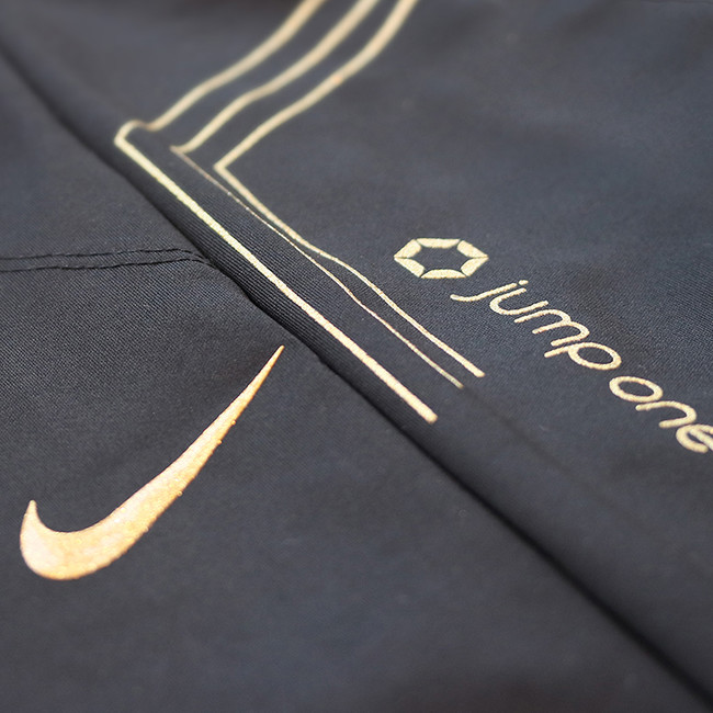 暗闇トランポリンフィットネス jump one 初のNIKEダブルネームの
