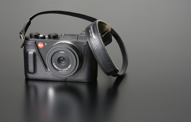 ライカCL専用ボディーケース ケースから外さずバッテリーとSDカードを
