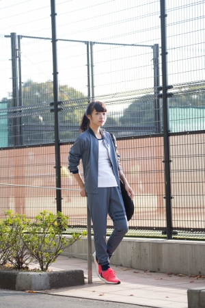 シンプルかつ洗練された新たなジャージ ADIDAS24/7 WOMEN'S