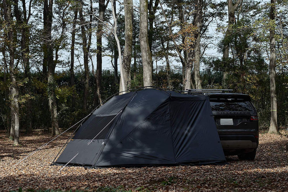 ムラコから漆黒のカーサイドタープが登場！ タープポールで単独使用も