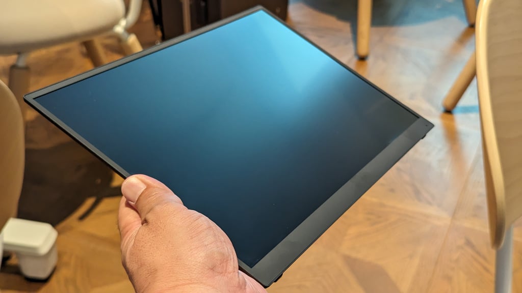 VAIOが14型ワイドで約325gの薄型軽量モバイルディスプレイ「VAIO