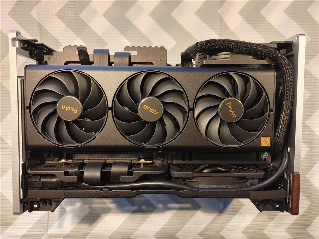 このデザインにピンときたら買い』 Fractal Design Terra FD-C-TER1N