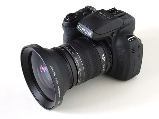 高倍率ズームレンズだけが売り物でない、発展性のあるカメラ』 富士