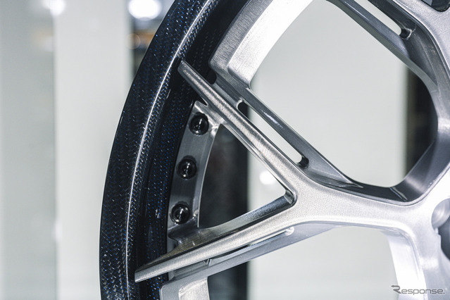 1本100万超えのカーボンホイール「ELEMENT SIKTH」が爆誕！MIDホイール