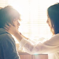 吉高由里子＆横浜流星が「せーのっ！」でジャンプ『きみの瞳が問いかけ