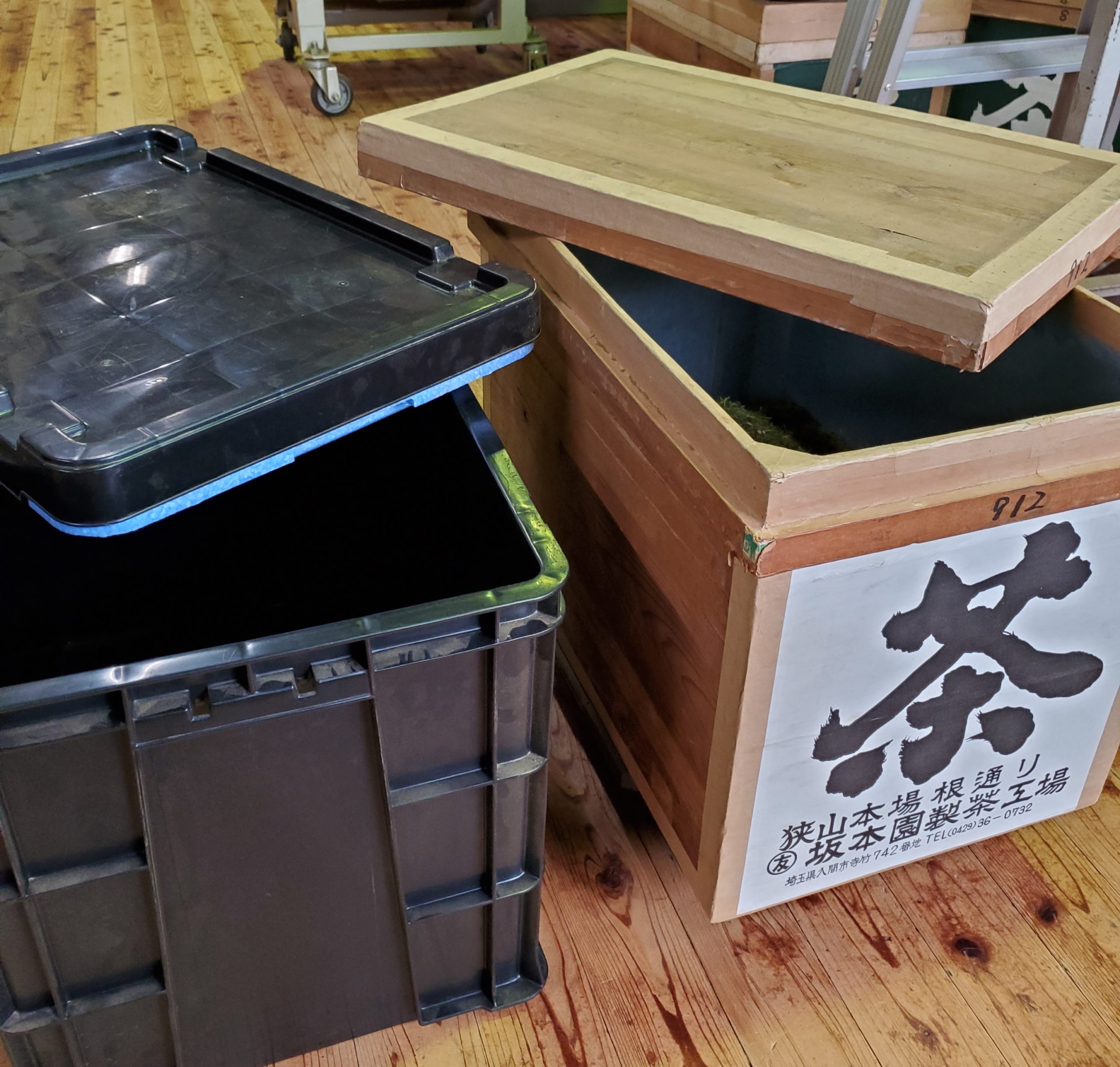 すぐれた機能性で古くからお茶の保存に使われてきた茶箱☆レトロ茶箱や