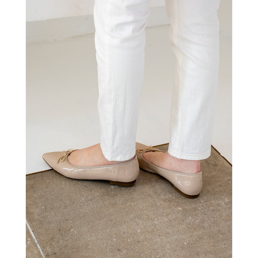 レイン対応】フラットバレエシューズ （ベージュ エナメル） -Emma