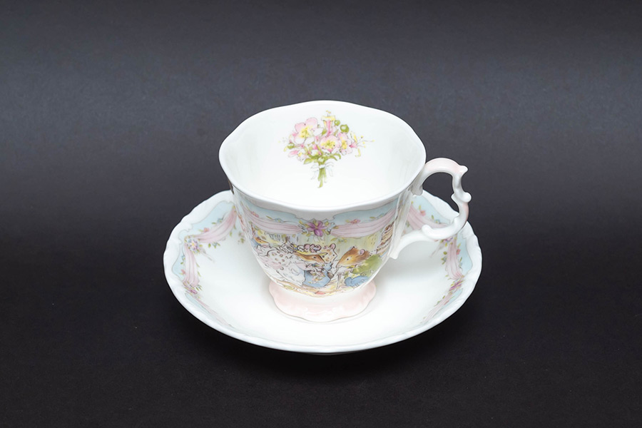 ロイヤル・ドルトン ブランブリーヘッジ ウェディング ティーカップ