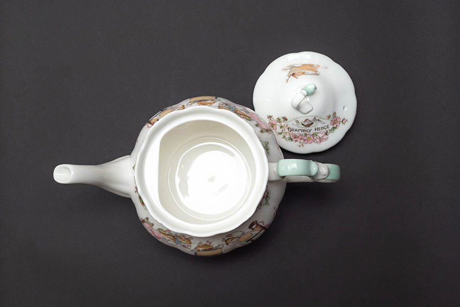 ロイヤル・ドルトン ブランブリーヘッジ ティーサービス ティーポット