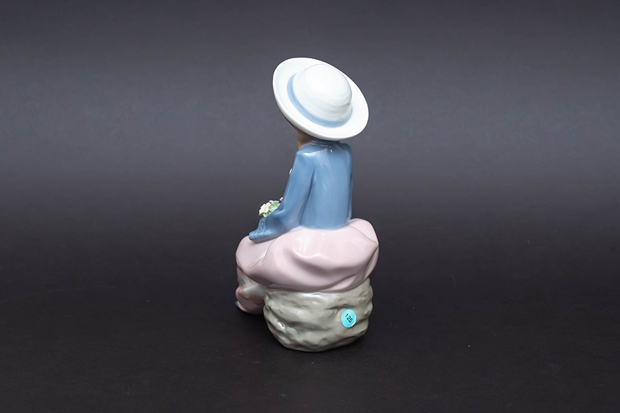 リヤドロ フィギュリン『Pretty And Prim』を買い取りました｜ブランド