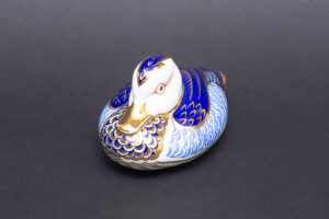 ロイヤル・クラウン・ダービー ペーパーウェイト ニワトリ（雌鳥）を