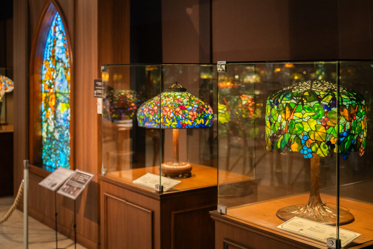 ルイス・C・ティファニー ヴィンテージ ステンドグラス 縦長型 藤の