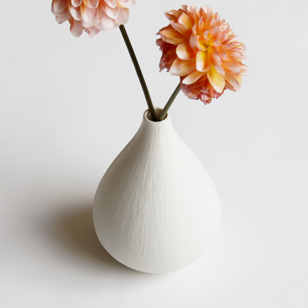 マットな質感の 磁器製のフラワーベース パフィ | shesay(志成販売