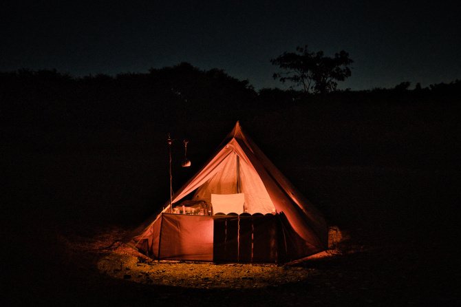 11月の月明りの下でフロントヤード170TCを初張りしたソロキャンプ