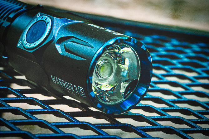 OLIGHTのWARRIOR 3Sはキャンプに最適な高性能タクティカルライト