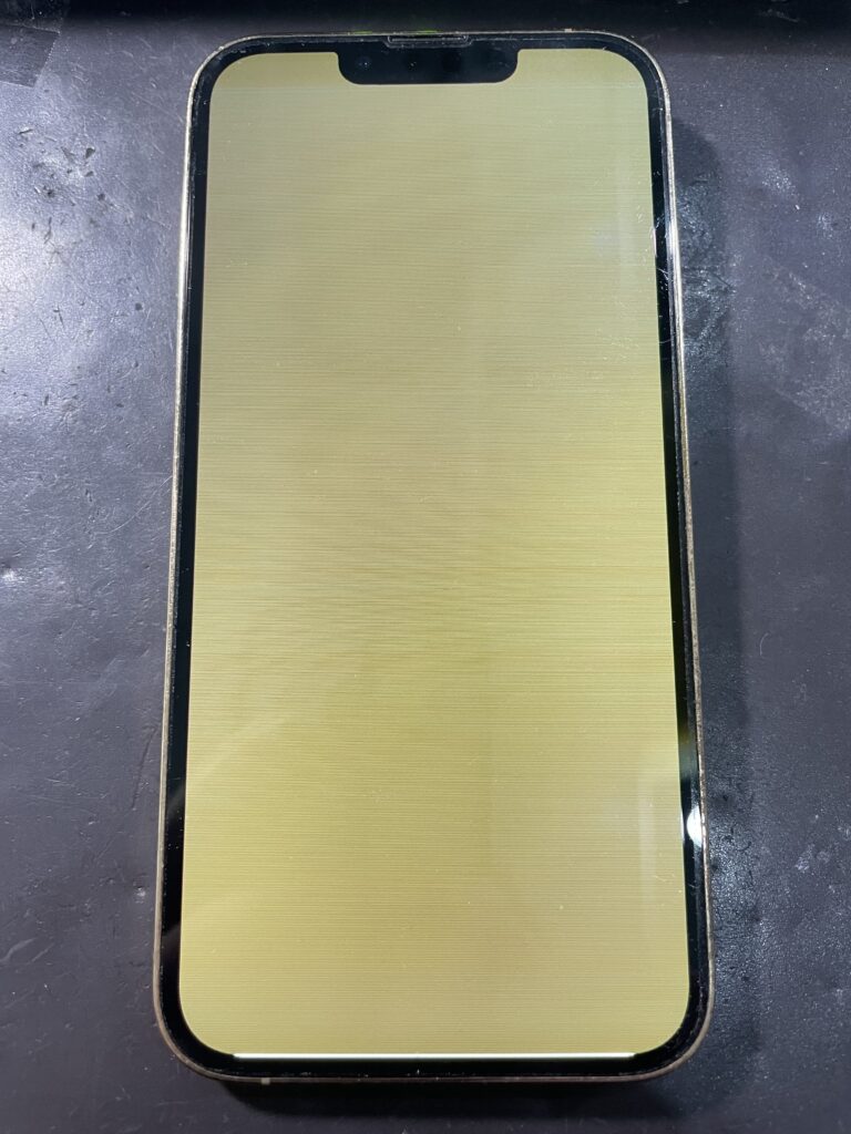 iPhone13Proの画面が変色した！ その修理即日で対応可能です。 – ス