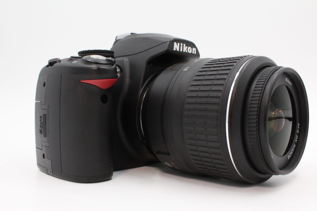 美品】NIKON ニコン デジタル一眼レフカメラ D3000 レンズキット