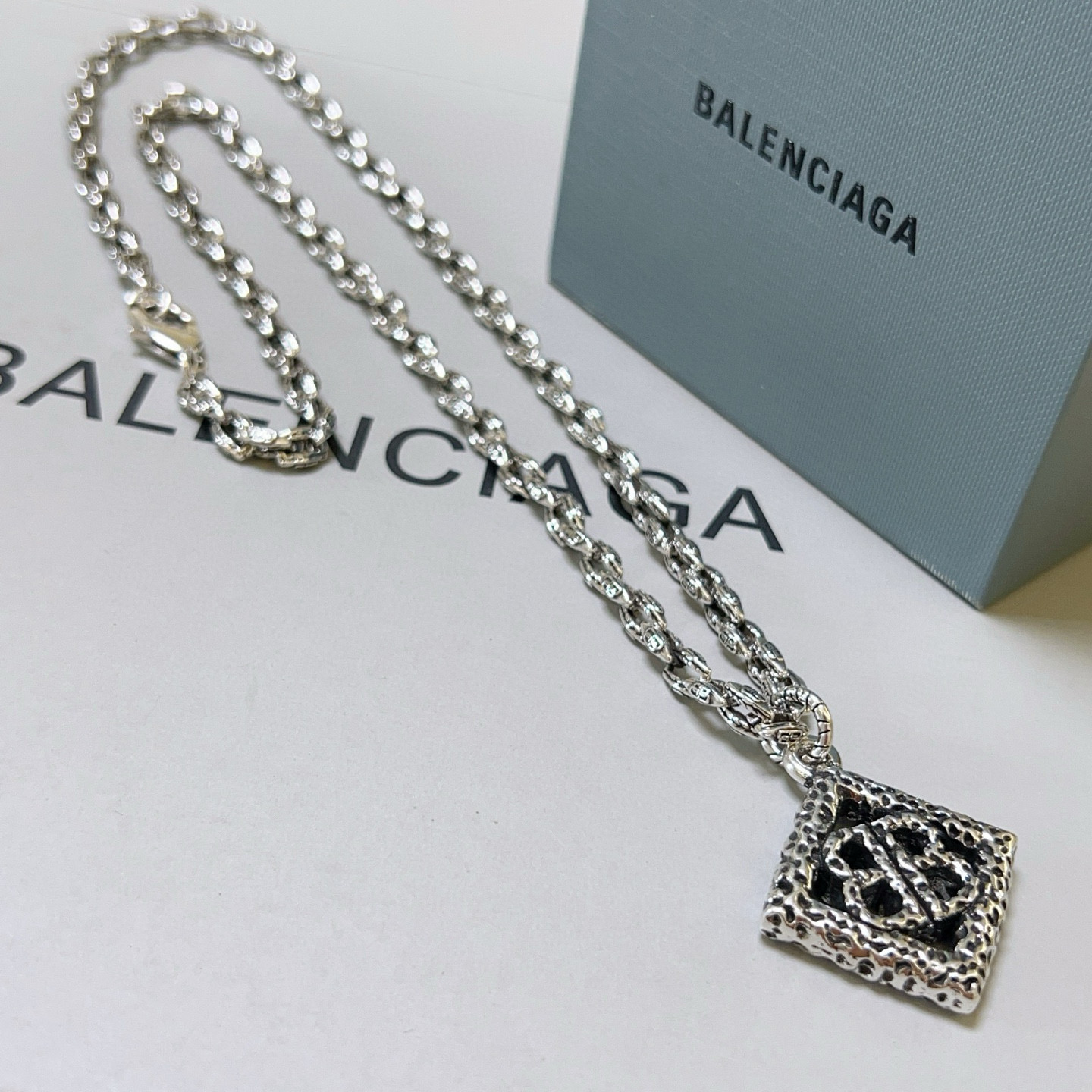 韓国限定】日本未発売 BALENCIAGA シルバー ネックレス Bb Icon