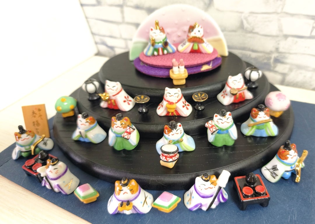 家族の知らない猫の雛人形 | まきのブログ