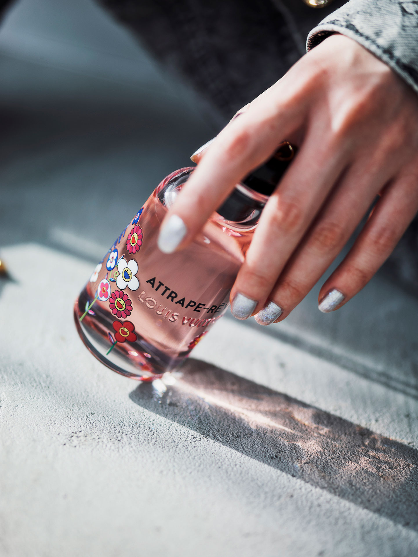 夢に誘う香り。穂志もえかが魅せる｢ルイ・ヴィトン × 村上隆