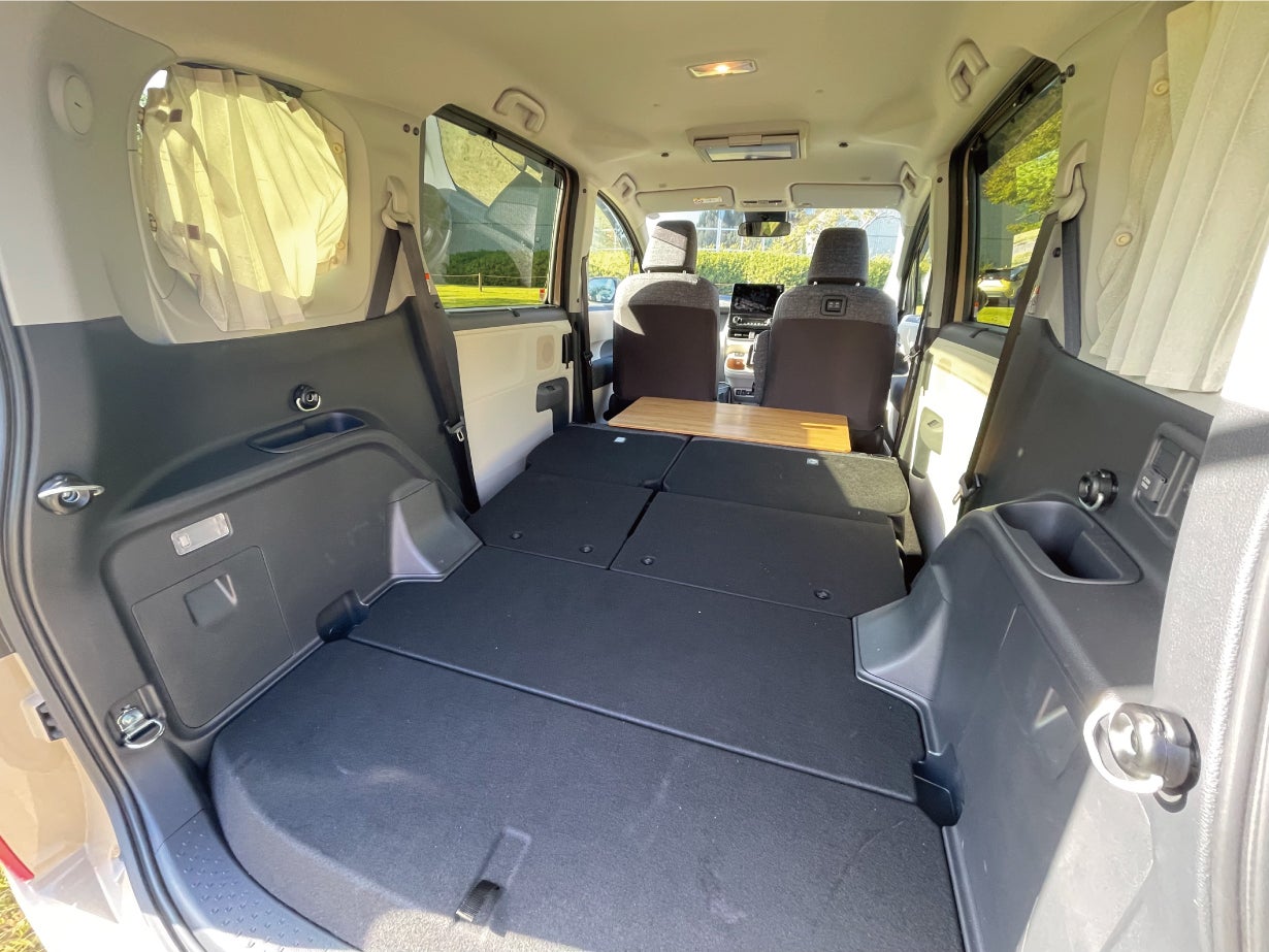 TOYOTAとLOGOSの共同開発！アウトドアをマルチに楽しむテーブルを限定