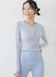 SUKALA カップ付きギャザークロスロングスリーブトップスMデコルテV