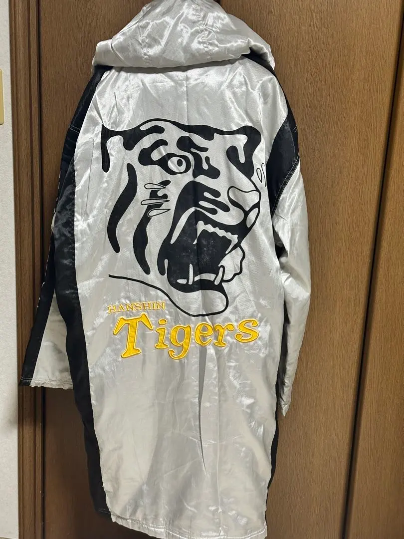 2026年最新】阪神タイガース ベンチコートの人気アイテム - メルカリ