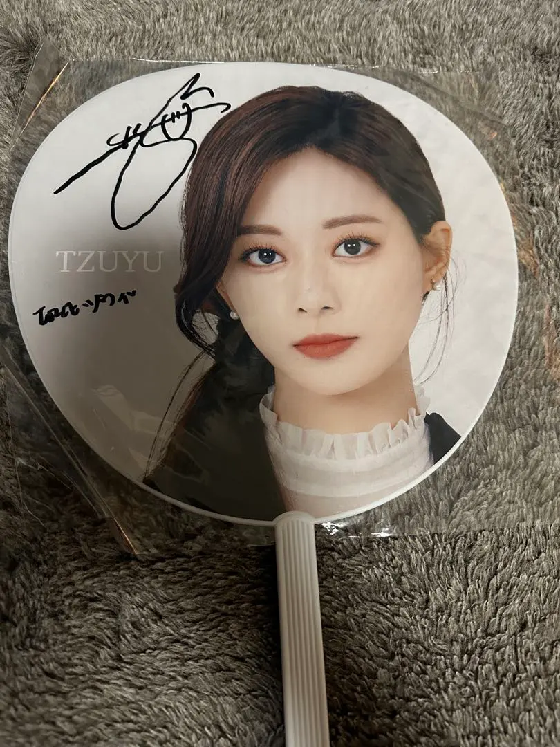 2026年最新】twiceサイン入りうちわの人気アイテム - メルカリ