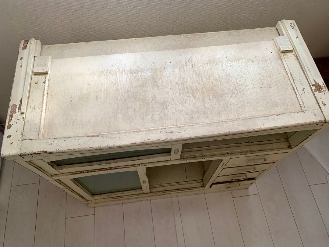 日本の古いアイボリーの水屋キャビネット 水屋 食器棚 アンティーク