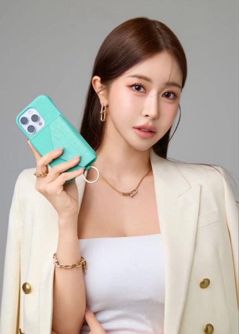 鈴木亜美さん iPhone15ProMAX カバー BONAVENTURA - メルカリ