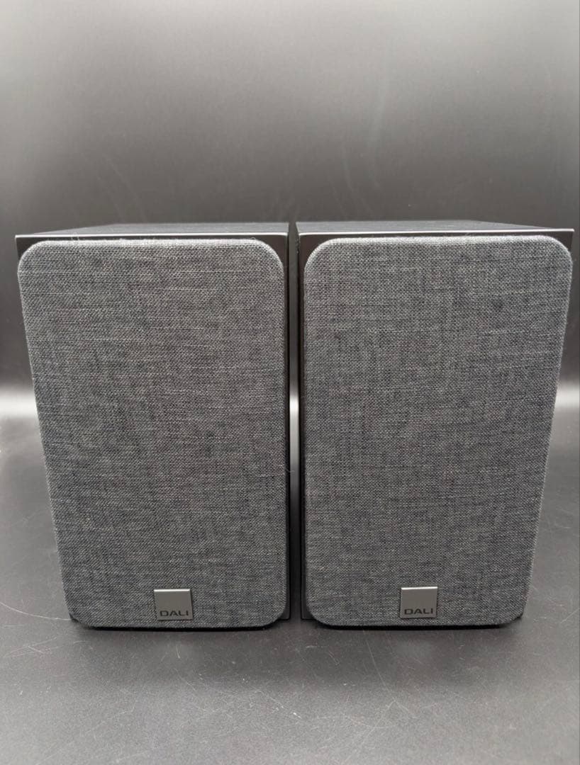 DALI OBERON1 ダリ オベロン ペアスピーカー レビュー】DALI新世代スピーカー「OBERON」を推せる理由。音楽&映画に