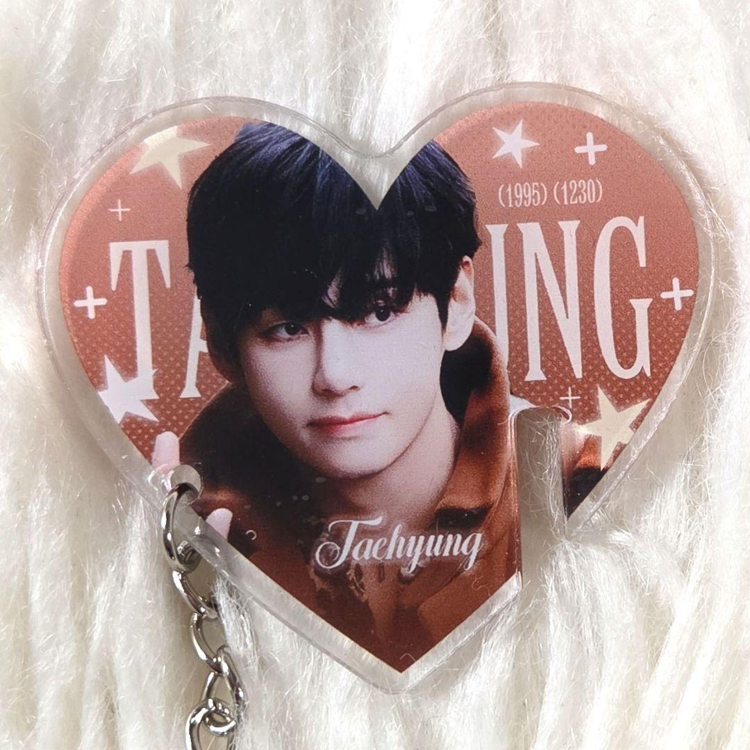 BTS V テテ マスタニムセンイルカフェアクリルフチコ&トレカセット