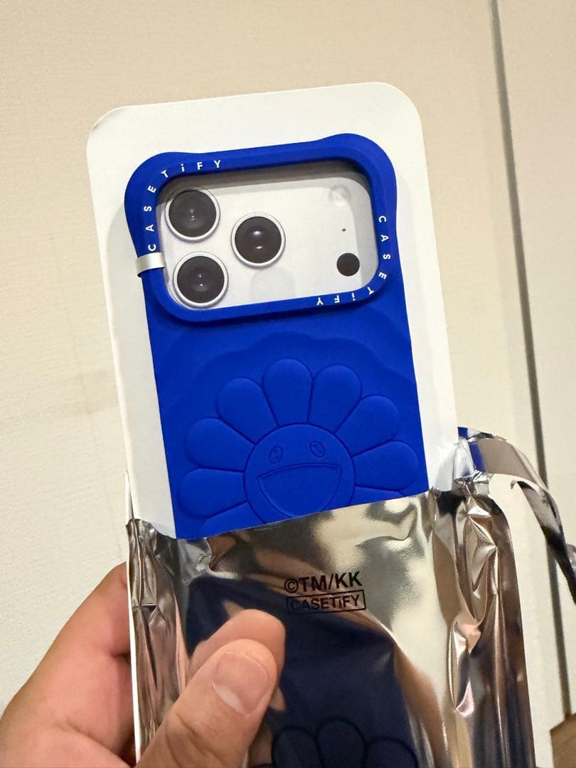 村上隆 × CASETiFY FLOWERS BLOOM ケース 村上隆 x CASETiFY: FLOWERS BLOOM 数量限定商品と新作デザインを続編