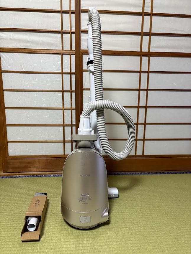 紙パック式クリーナー CV-KP900M 　日立 日立 かるパック CV-KP900M(N) [ライトゴールド] 価格比較 - 価格.com