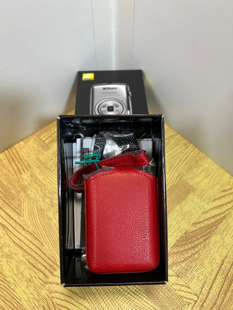 新品箱入り！Nikon Coolpix S01 レッド　コンパクトデジタルカメラ Amazon.com : Nikon COOLPIX S01 10.1 MP Digital Camera with 3x Zoom