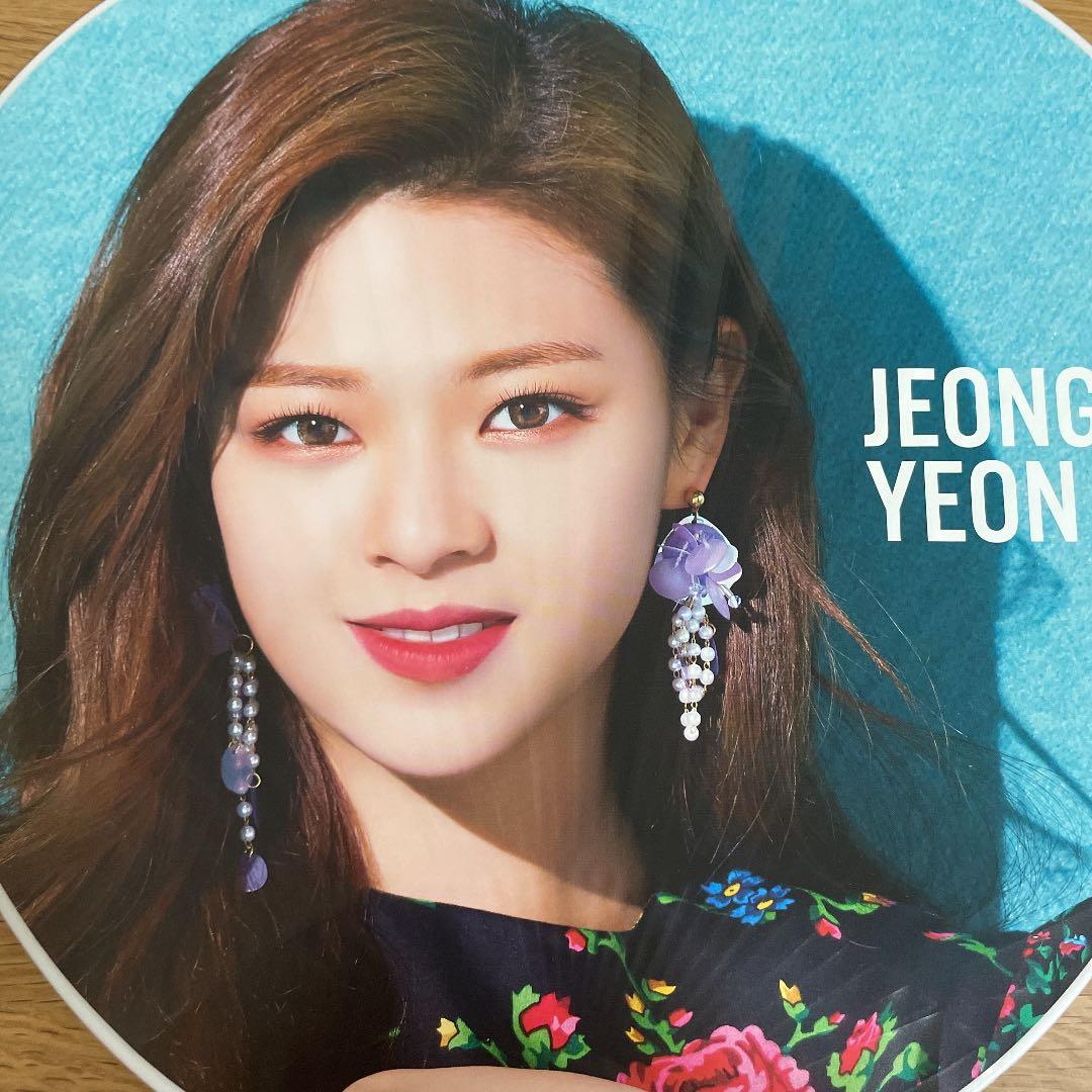 TWICE ジョンヨンHAPPY HAPPYうちわ - メルカリ