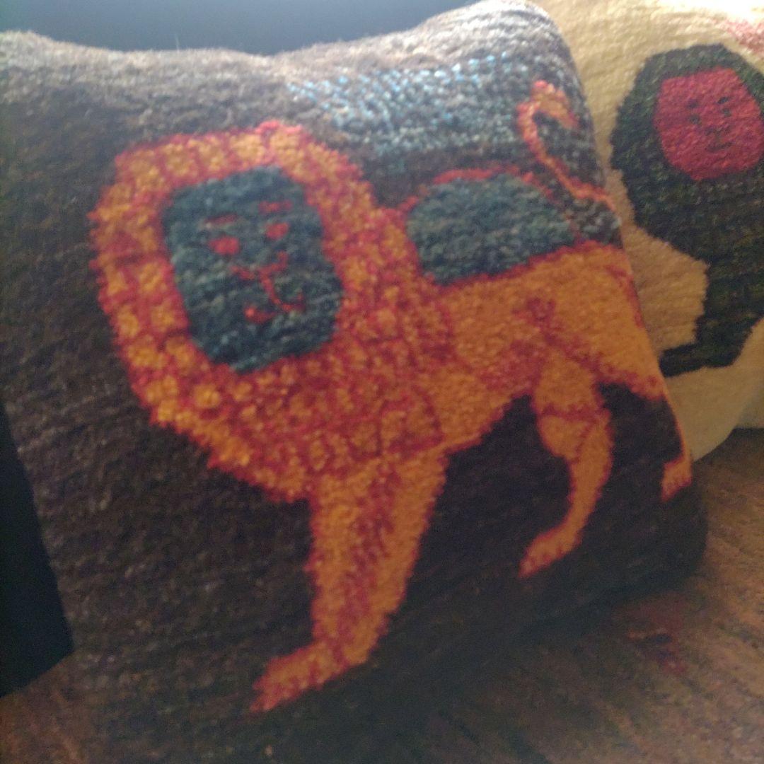 ライオンギャッベクッション 手織り 草木染 イラン シラーズ