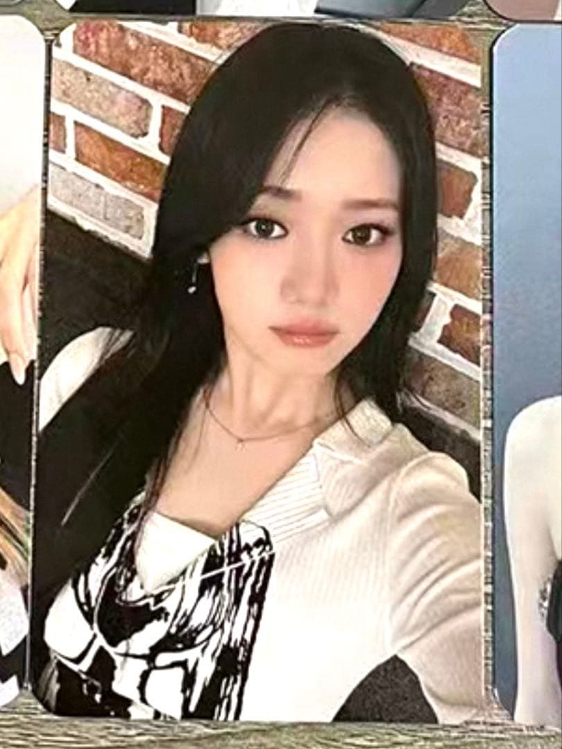 BABYMONSTER ローラ WE GO UP 上海 ポップアップ 特典トレカ - メルカリ