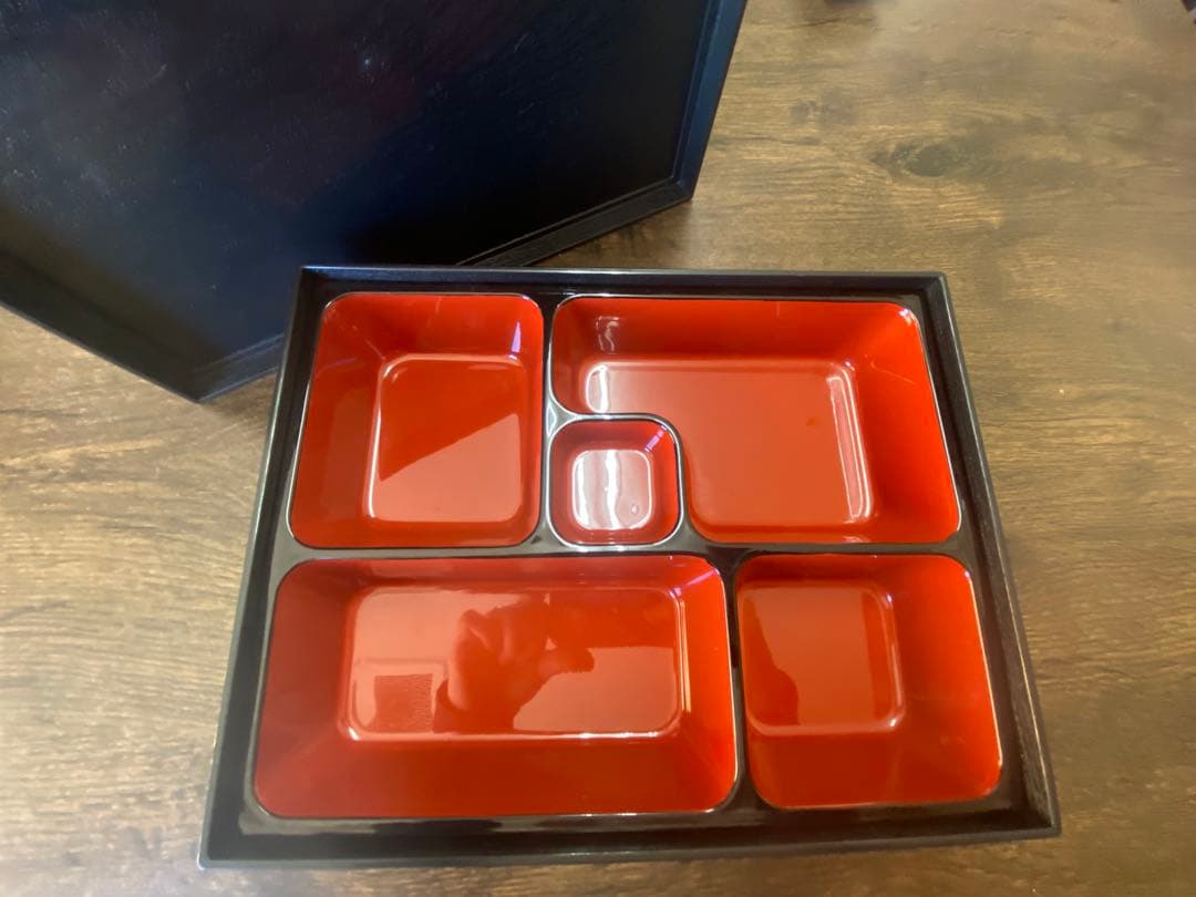 赤い仕切り付き弁当箱 26箱 赤い仕切り付き弁当箱 26箱