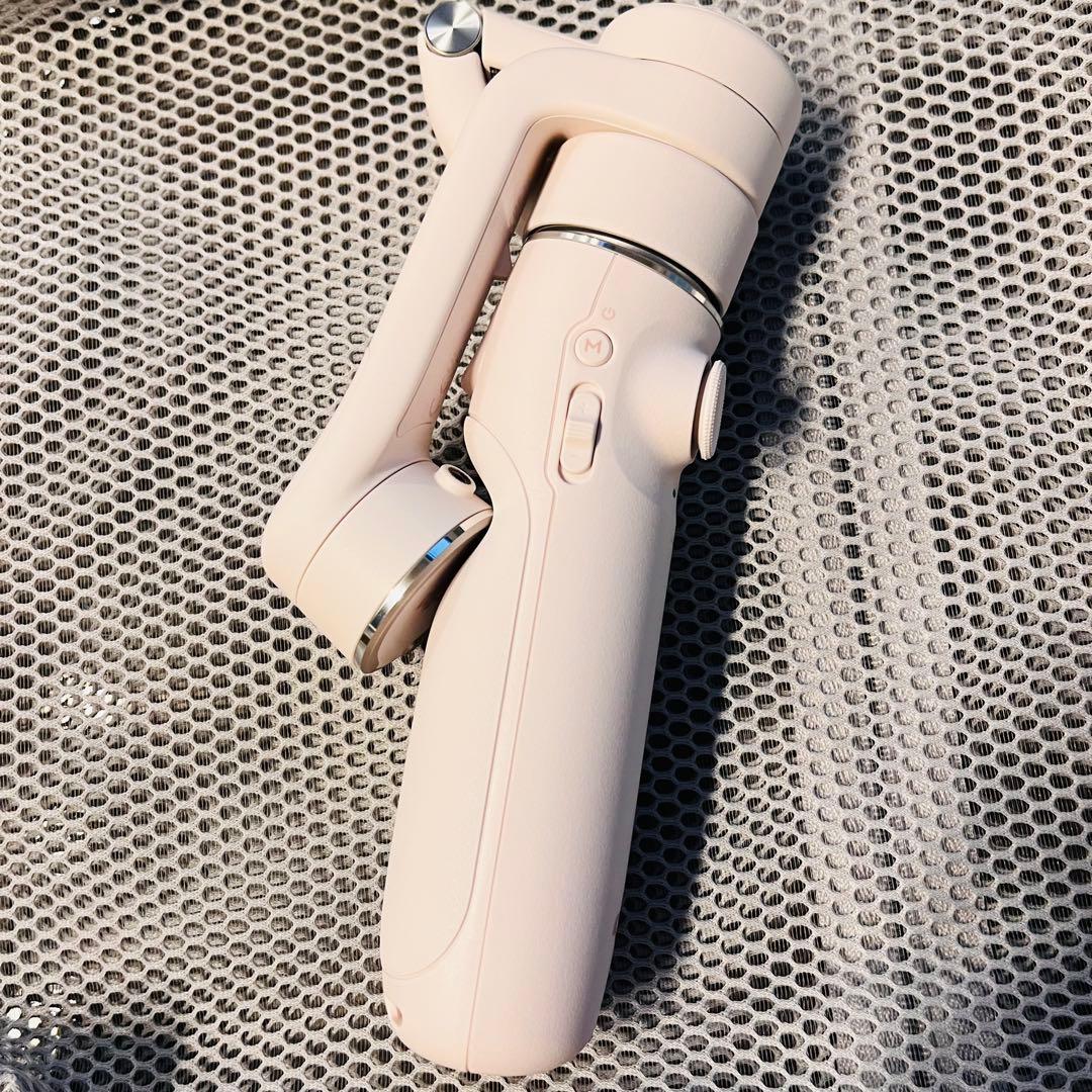 DJI OSMO5 スマホ用ジンバル 延長ロッドを内蔵した、折り畳み式スマホ用ジンバル「DJI OM 5」。約