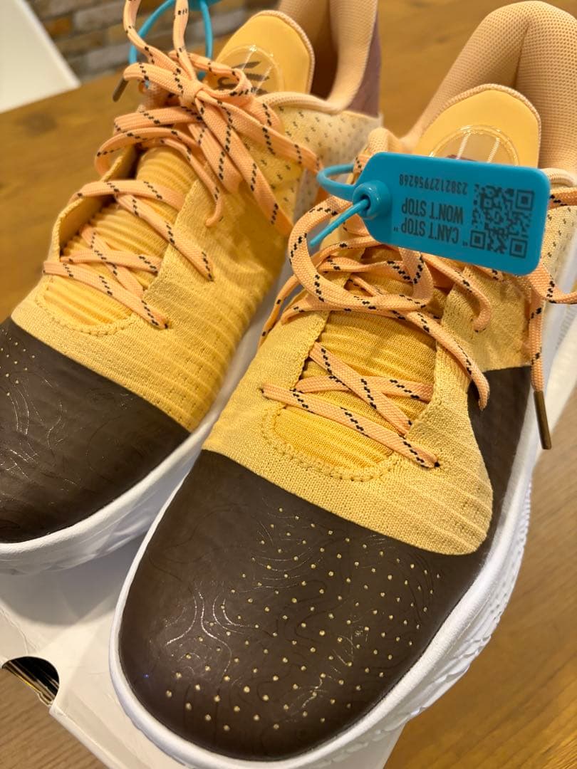 【値下げ】【新品】UNDER ARMOR Curry4flotro 27.5cm