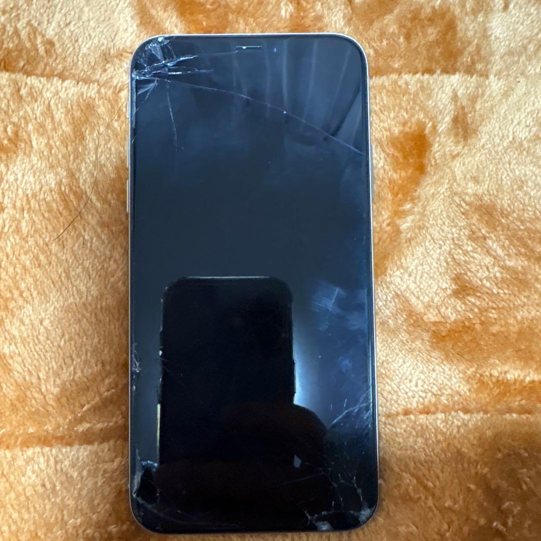 スマートフォン本体 画面ひび割れあり - メルカリ