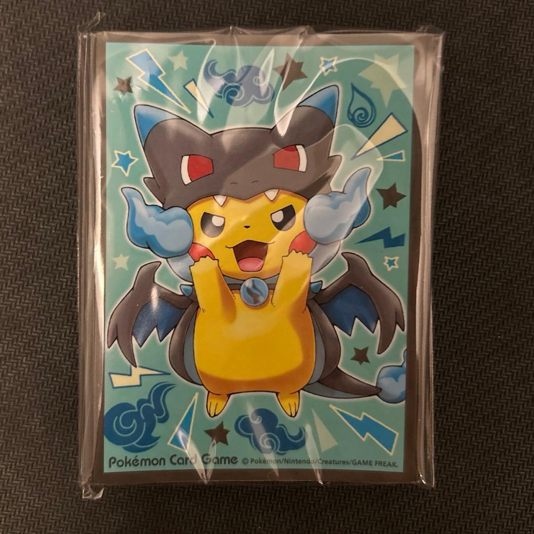 メガリザードンXのポンチョを着たピカチュウ　スリーブ デッキシールド 62枚 デッキシールド『メガリザードンXのポンチョを着たピカチュウ