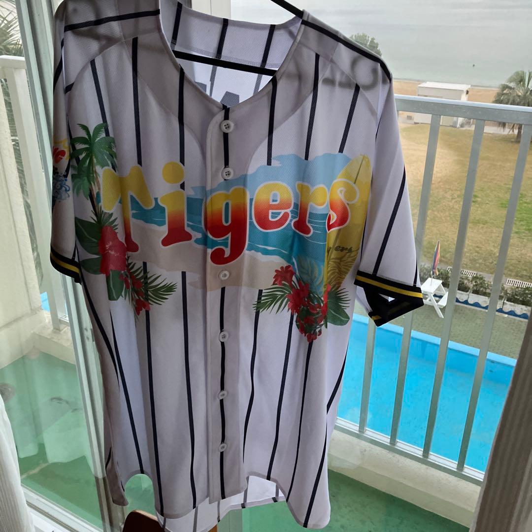 阪神タイガース宜野座キャンプ限定ベースボールシャツ佐藤輝明背番号8