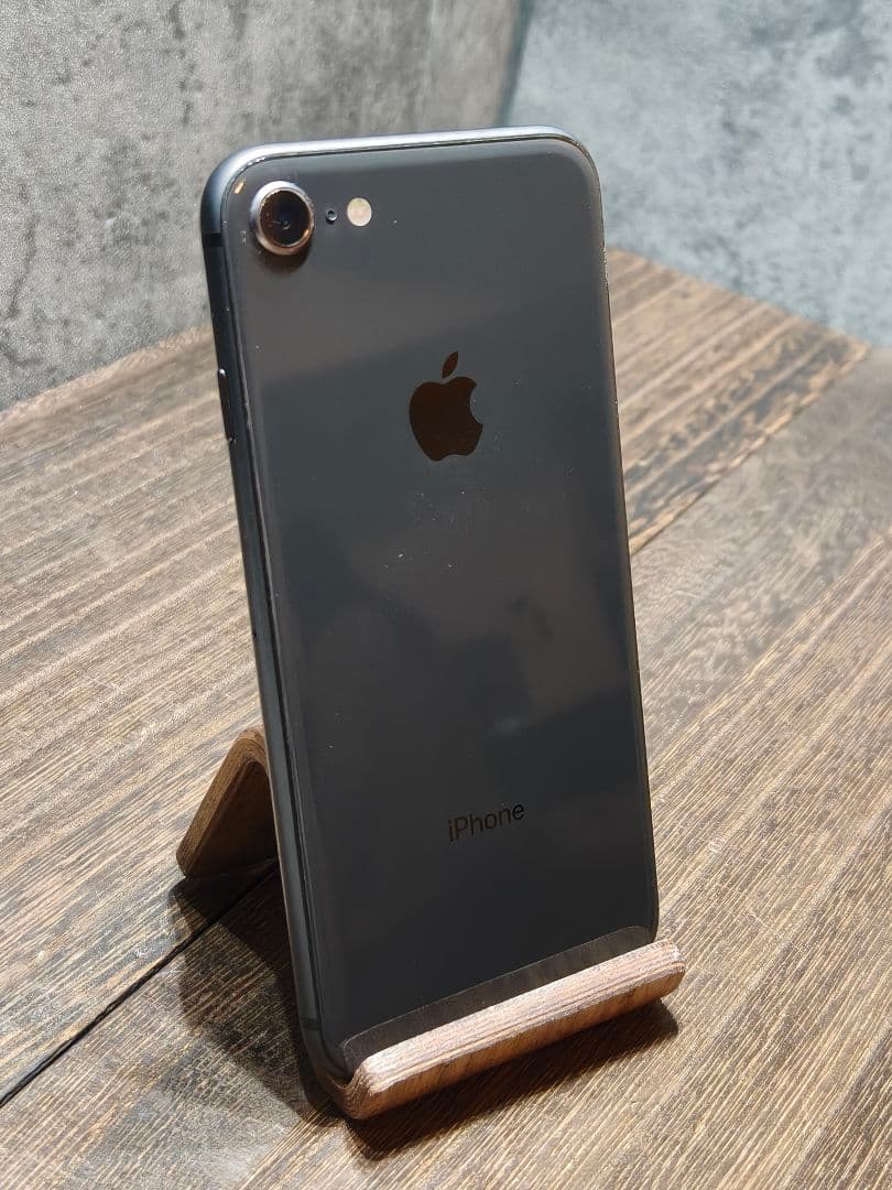 美品 iphone8 64GB スマホ SIMロック解除済 - メルカリ