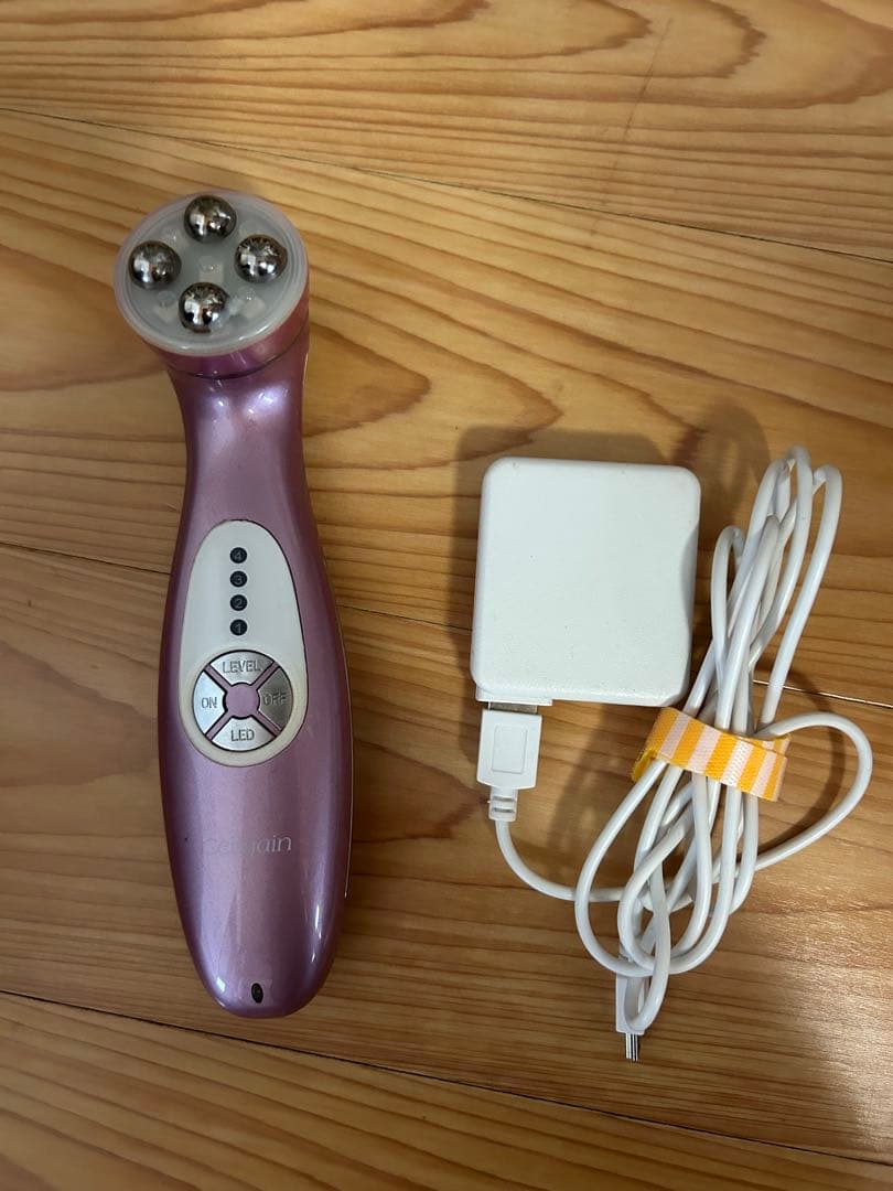 セルゲイン美顔器 充電器付き - メルカリ