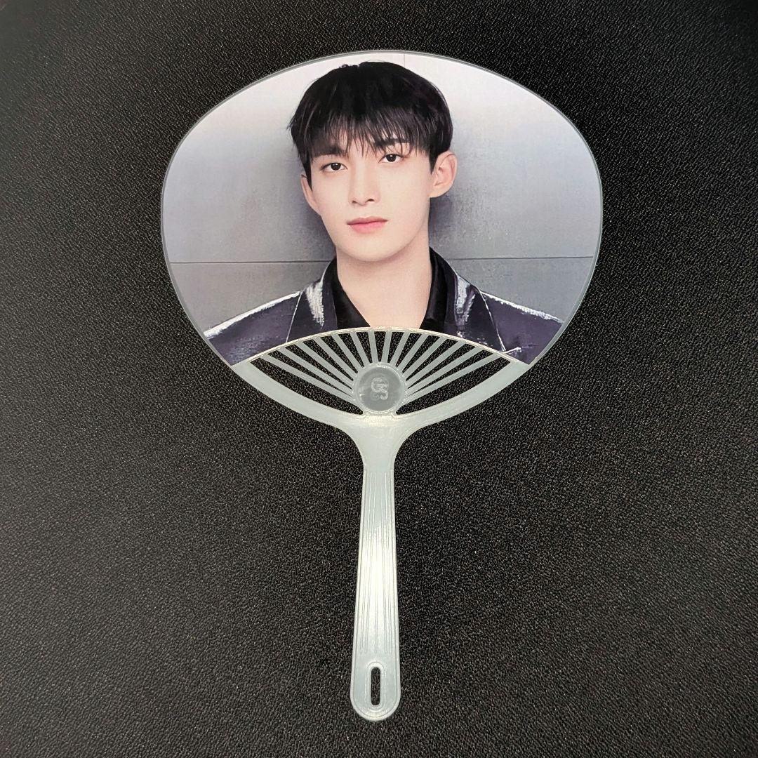 SEVENTEEN DK ドギョム うちわ - メルカリ