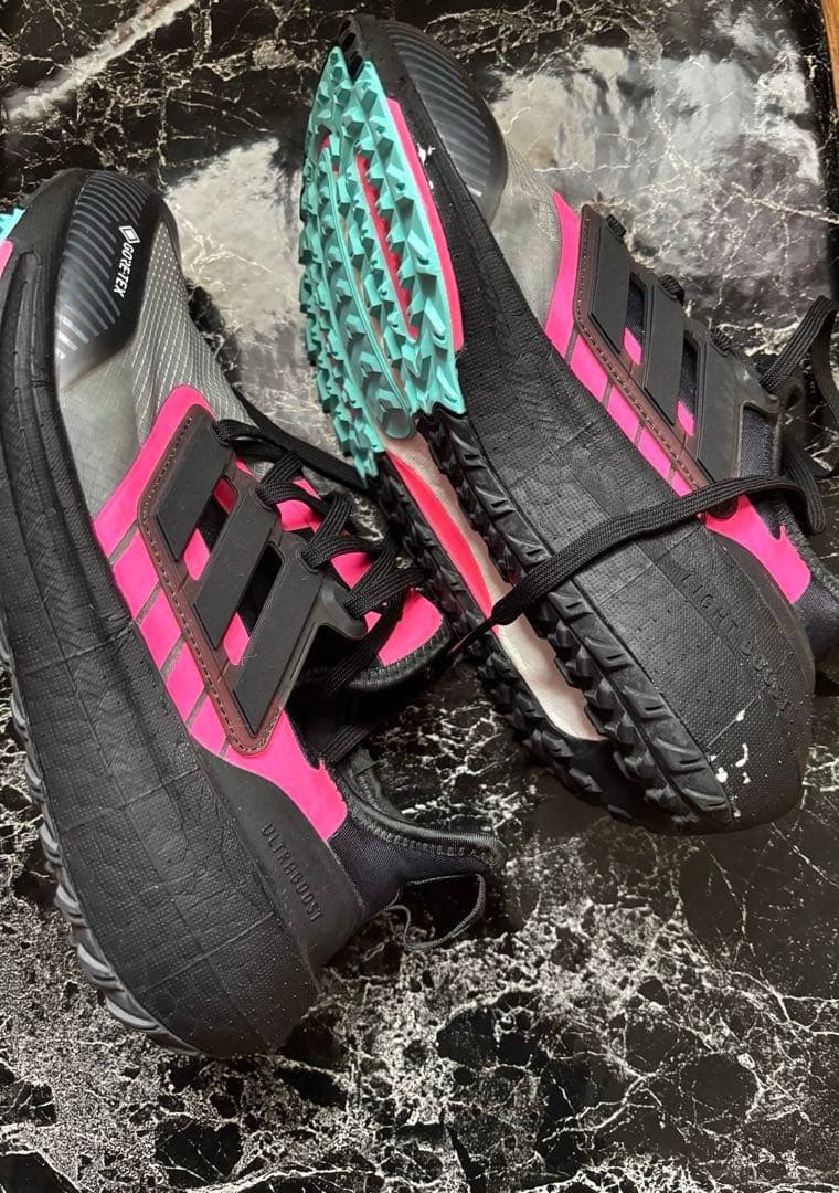 adidas ウルトラブースト 23.5cm